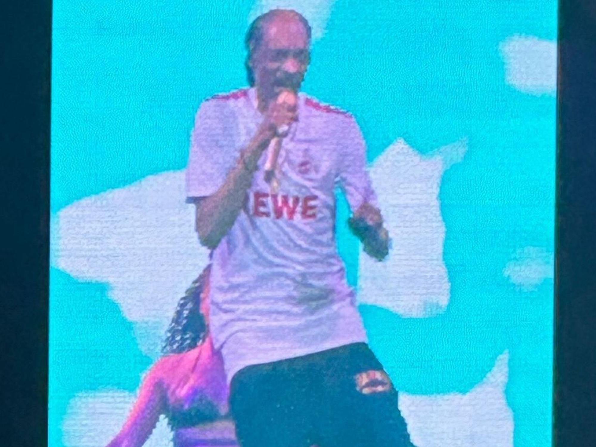 Snoop Dogg im Trikot des 1. FC Köln.