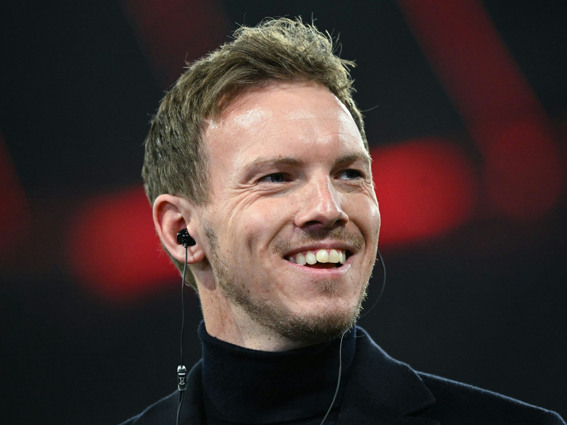 Julian Nagelsmann lacht.