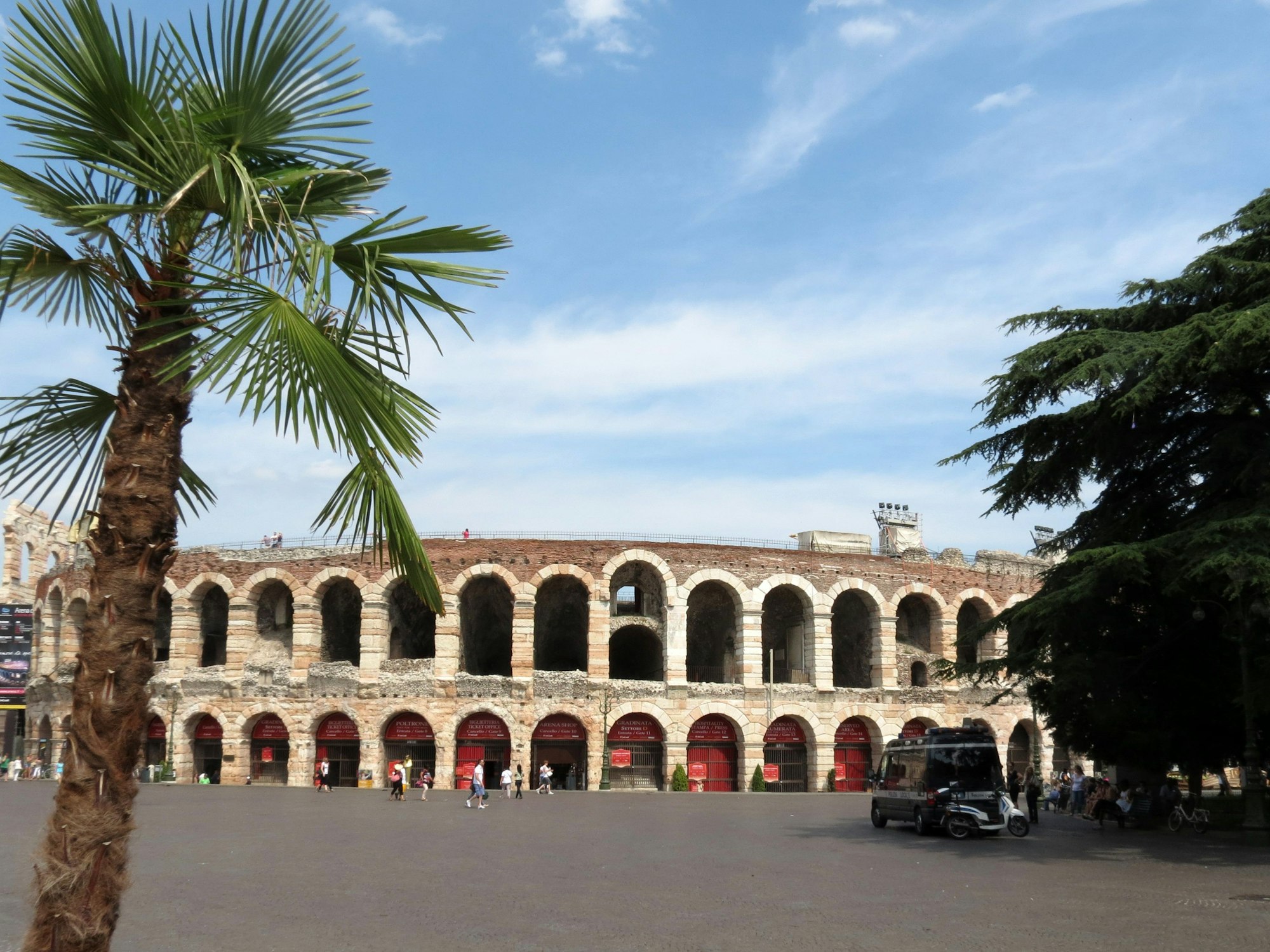 Eine Außenansicht der Arena von Verona, hier im Juni 2012.
