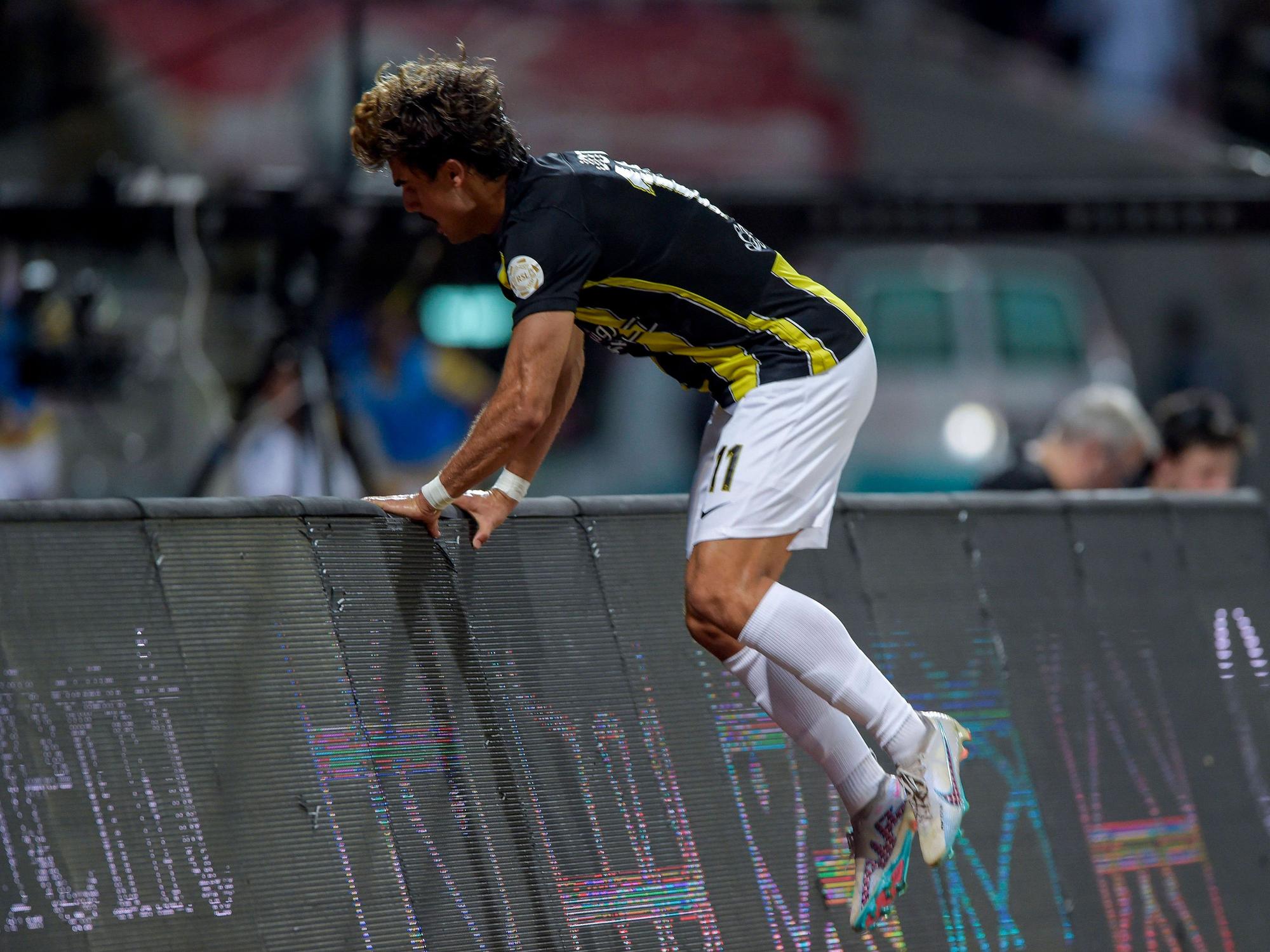 Jota jubelt im Trikot von Al-Ittihad.