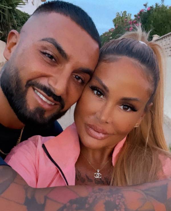 „Goodbye Deutschland“-Stars Lisha und Lou lächeln auf einem Foto.