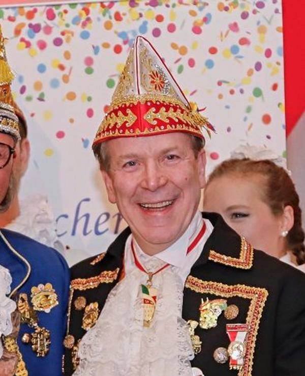 Karsten Kircher (l.) und Christoph Kuckelkorn (r.) lachen in die Kamera.