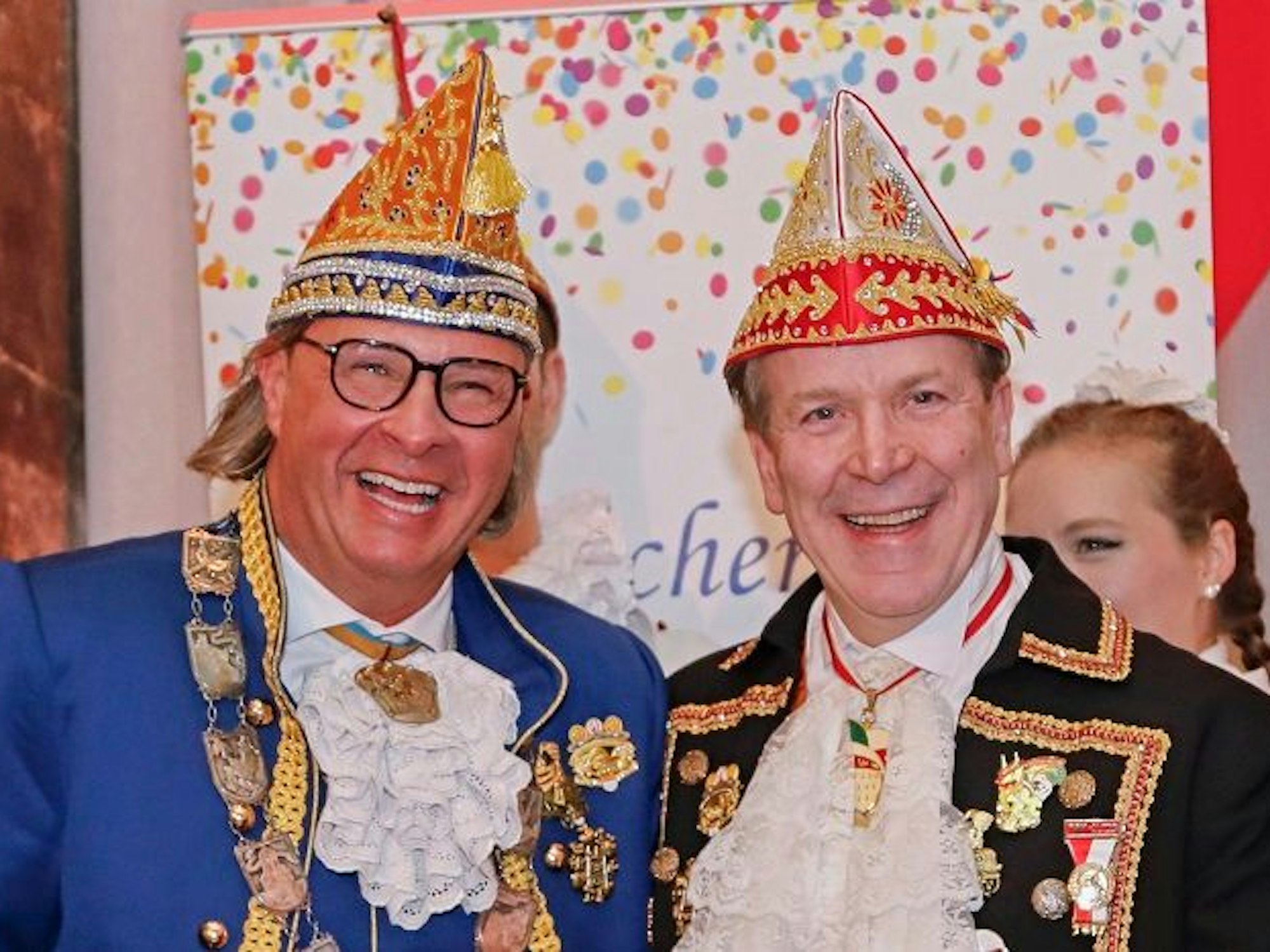 Karsten Kircher (l.) und Christoph Kuckelkorn (r.) lachen in die Kamera.