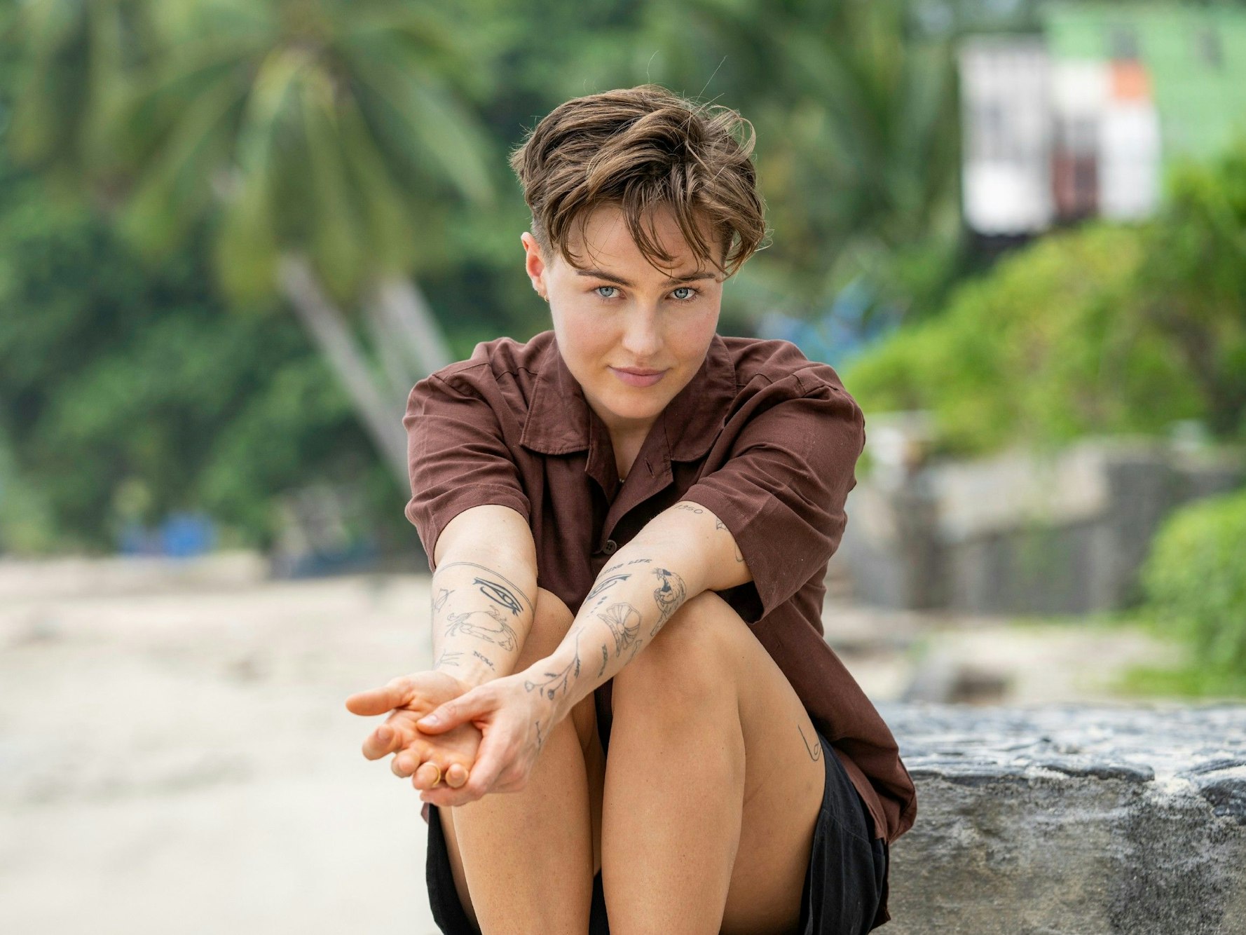 „Princess Charming“-Kandidatin Elsa schaut in die Kamera