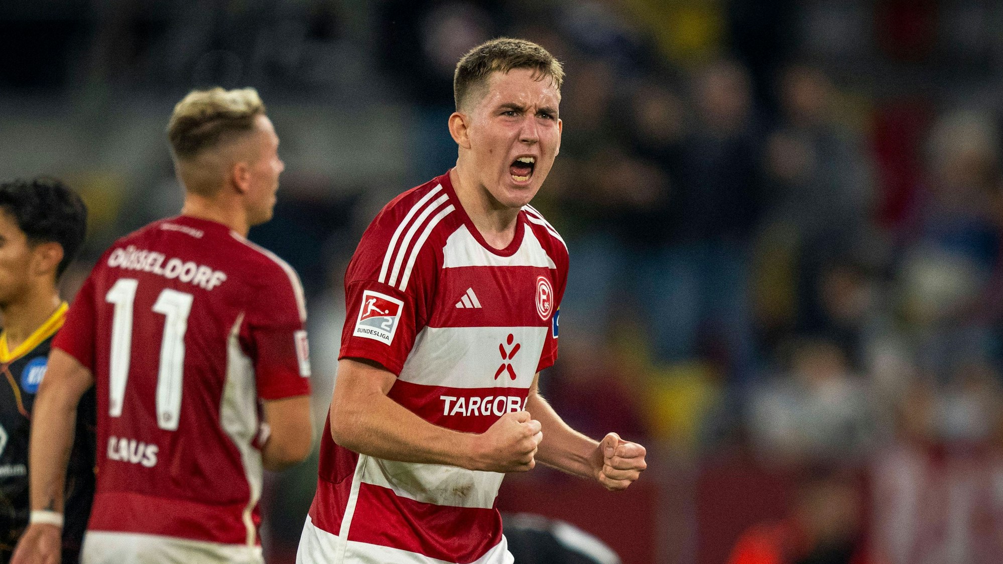 Isak Johannesson jubelt im Spiel gegen den Karlsruher SC.