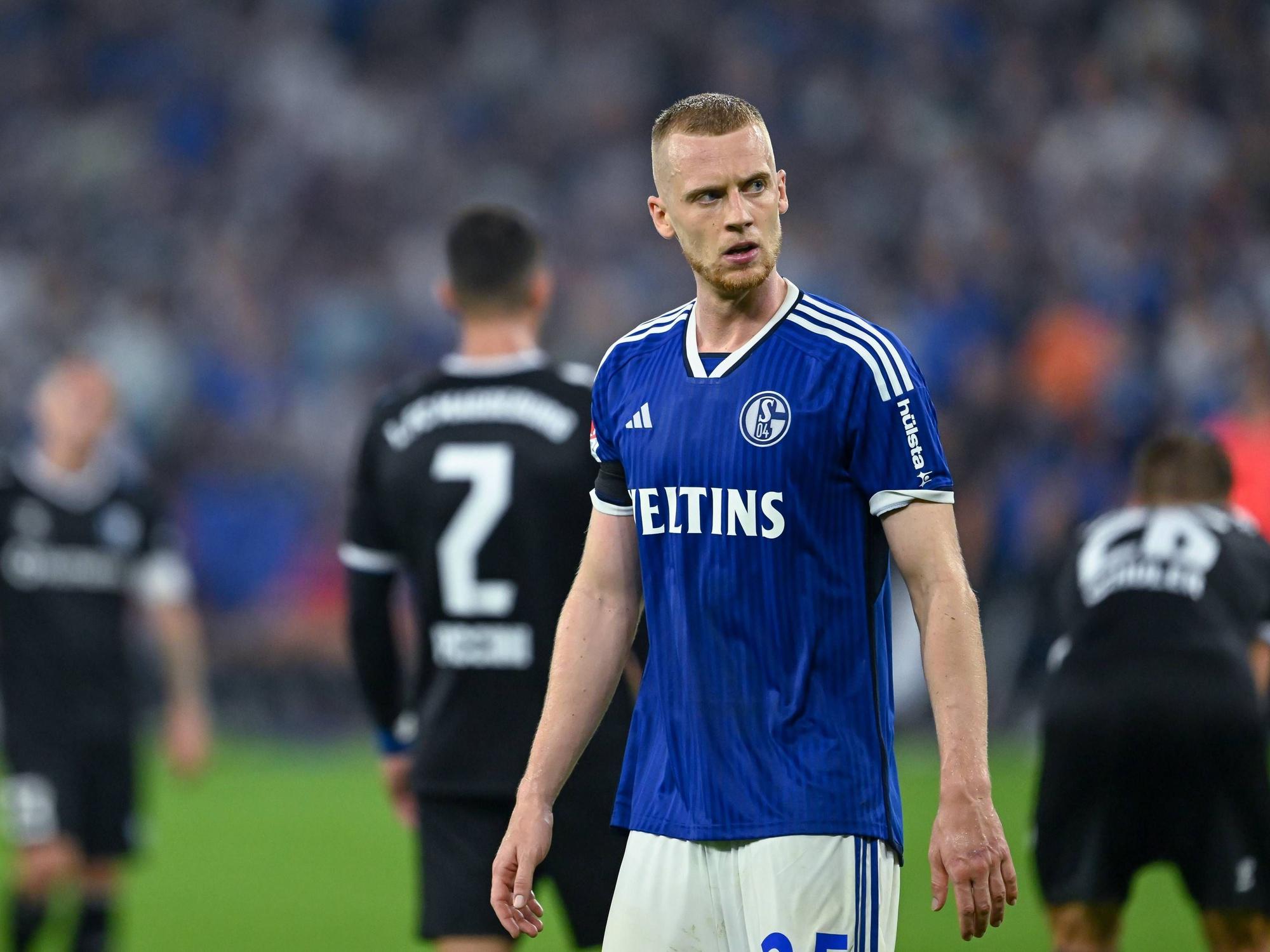 Timo Baumgartl im Trikot von Schalke 04.