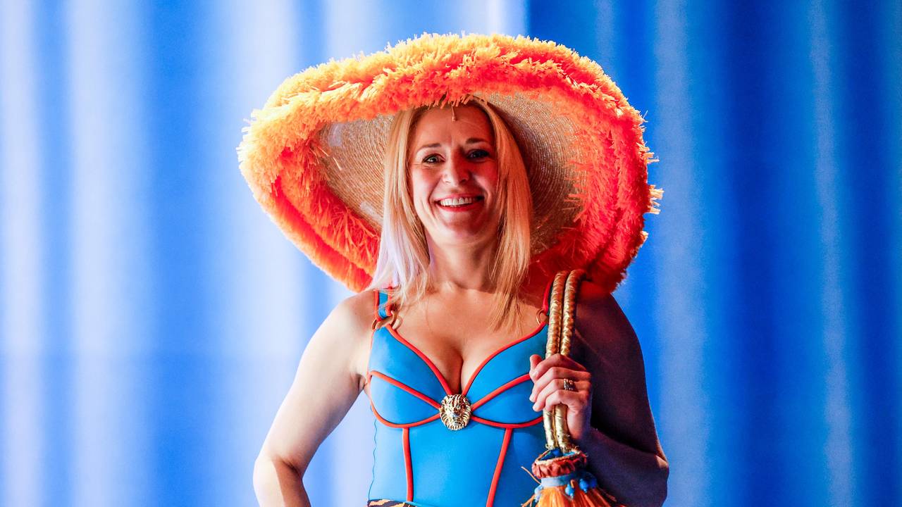Die Sängerin Stefanie Hertel steht als „Tanja“ bei einer Probe des Musicals „Mamma Mia“ auf der Bühne des Stage Theater Neue Flora.