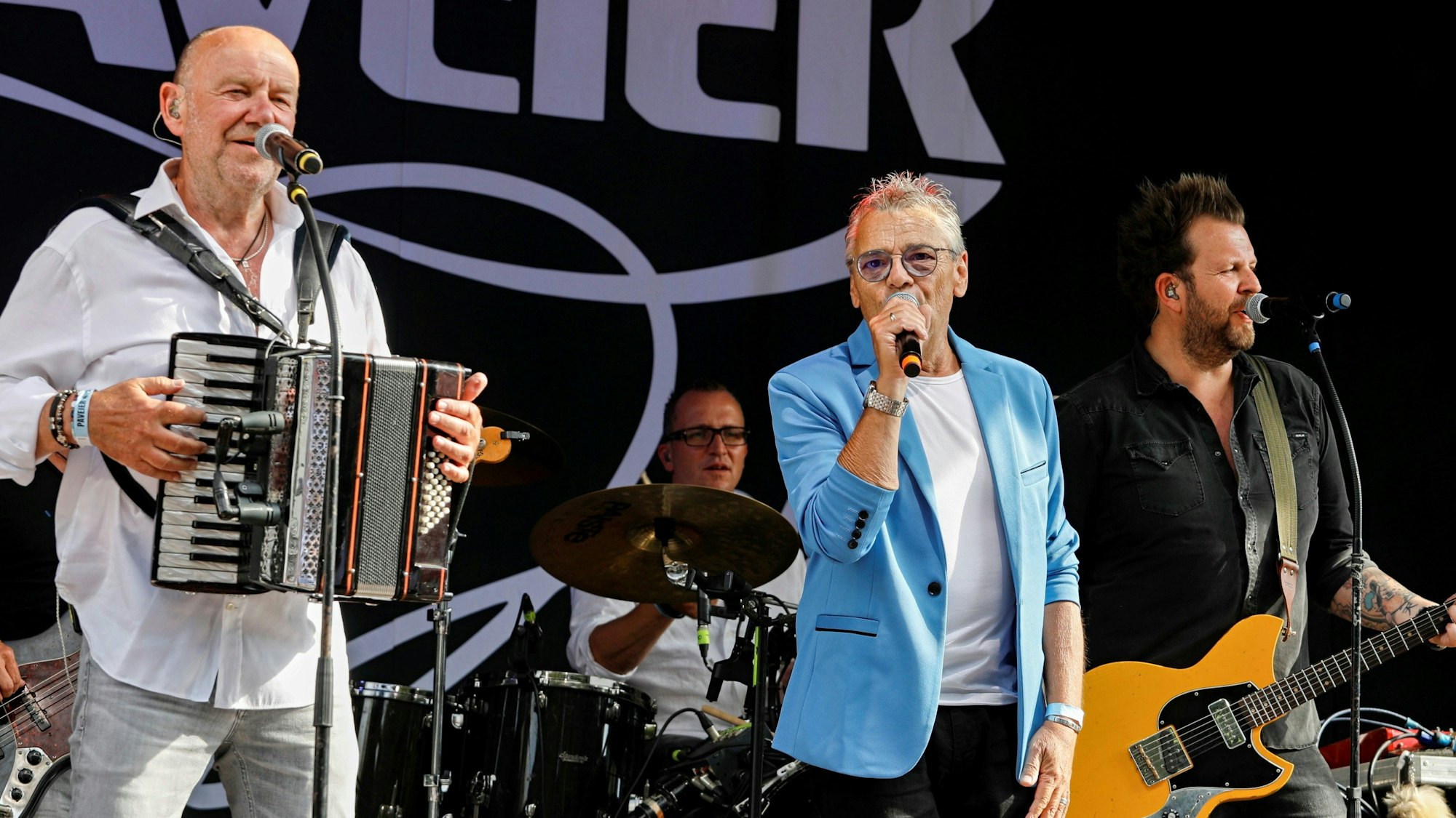 Paveier zusammen mit Micky Brühl.