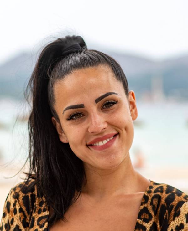 Elena Miras lächelt.