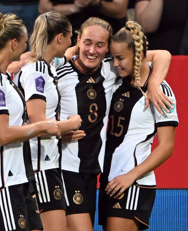 Nations League A der Frauen: Deutschland jubelt gegen Island.