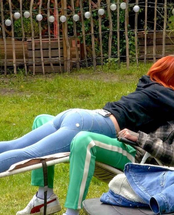Pia Tillmann und Zico Banach liegen im „Sommerhaus der Stars“ aufeinander.