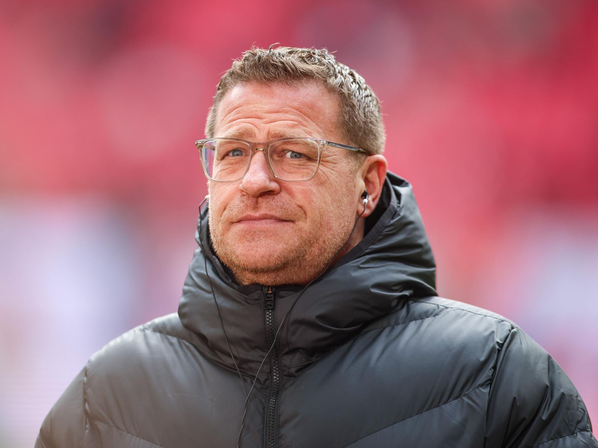 Max Eberl schaut besorgt.