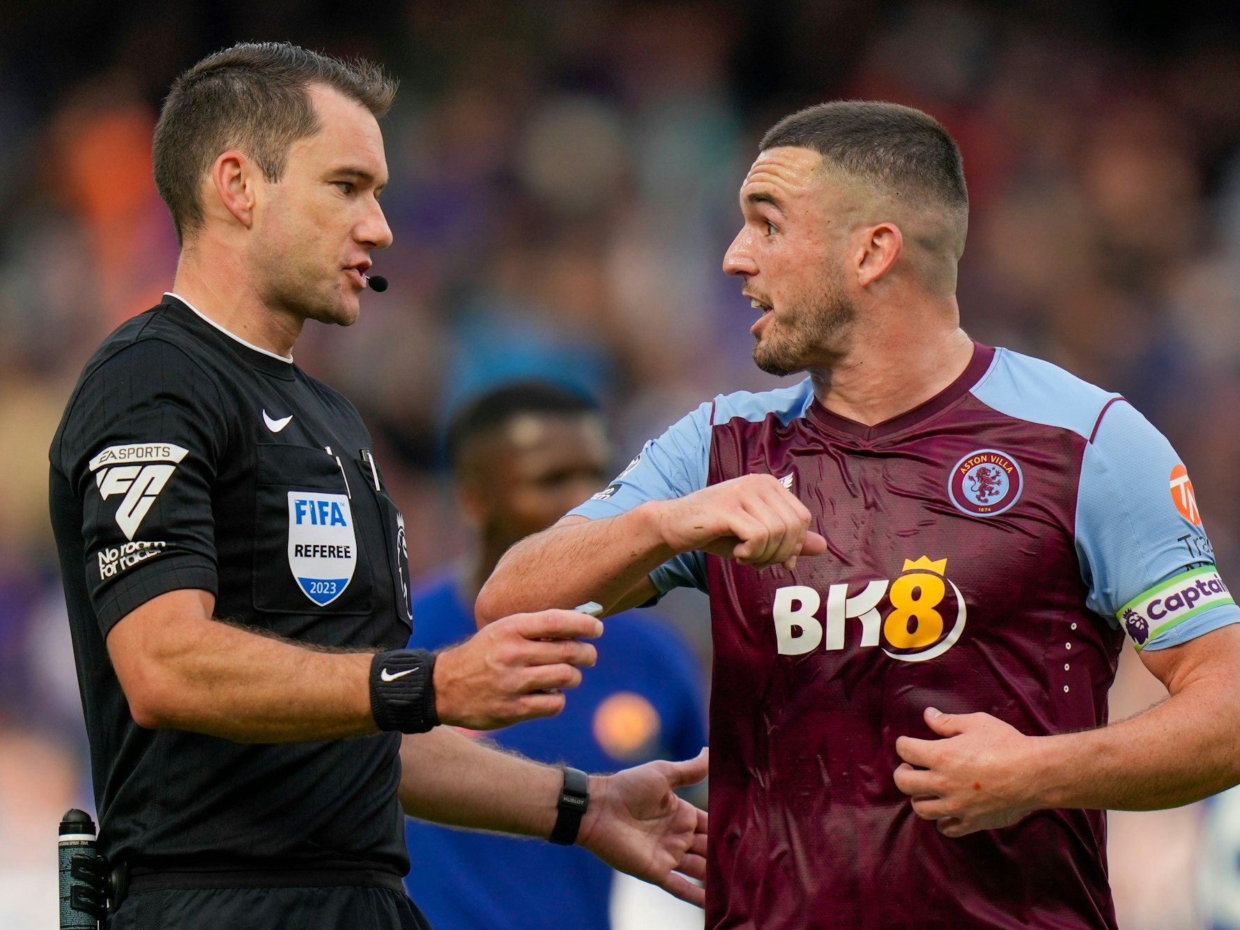 Kapitän John McGinn am 6. Spieltag der Premier League im völlig durchnässten Trikot von Aston Villa.