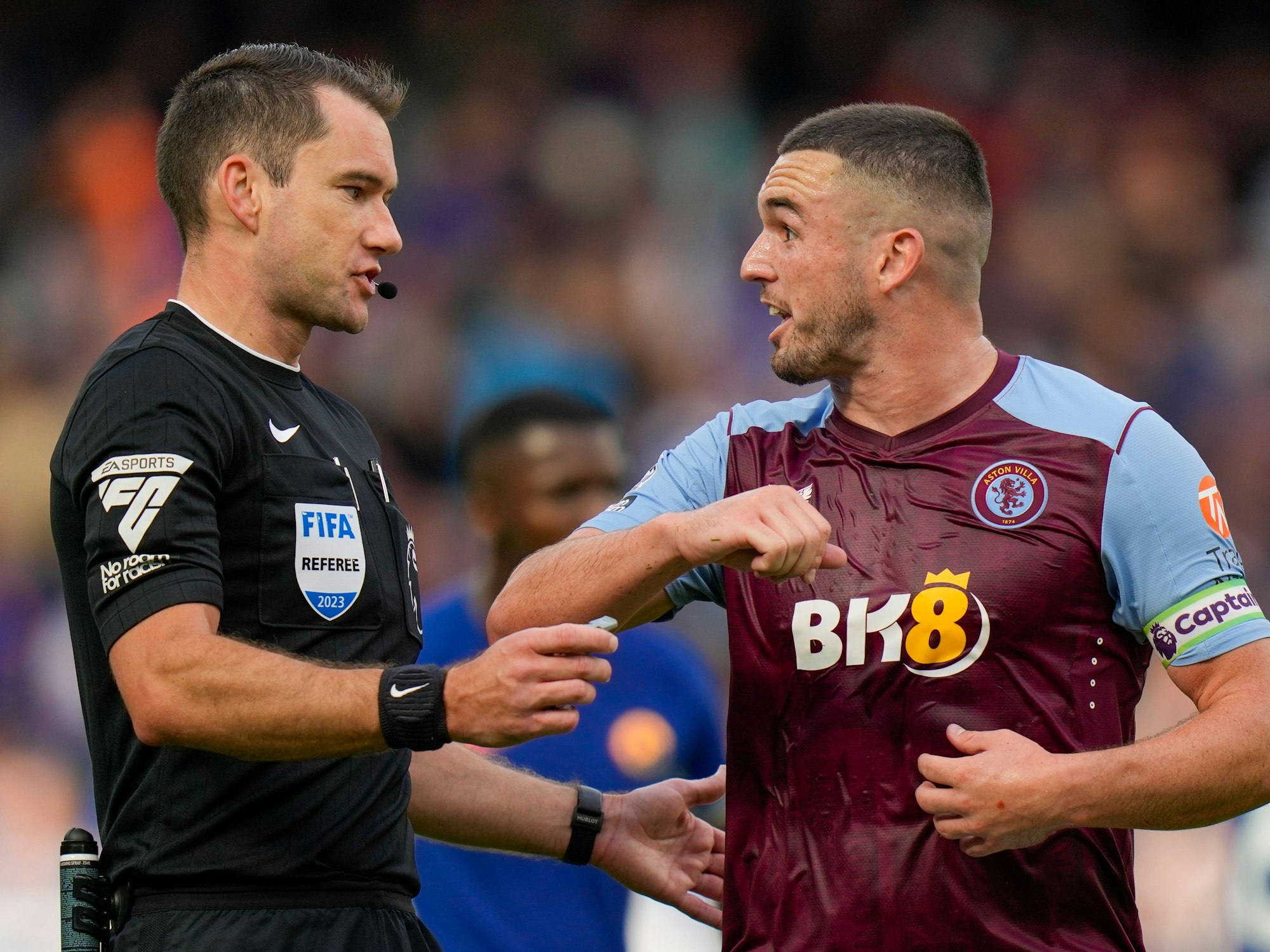 Kapitän John McGinn am 6. Spieltag der Premier League im völlig durchnässten Trikot von Aston Villa.