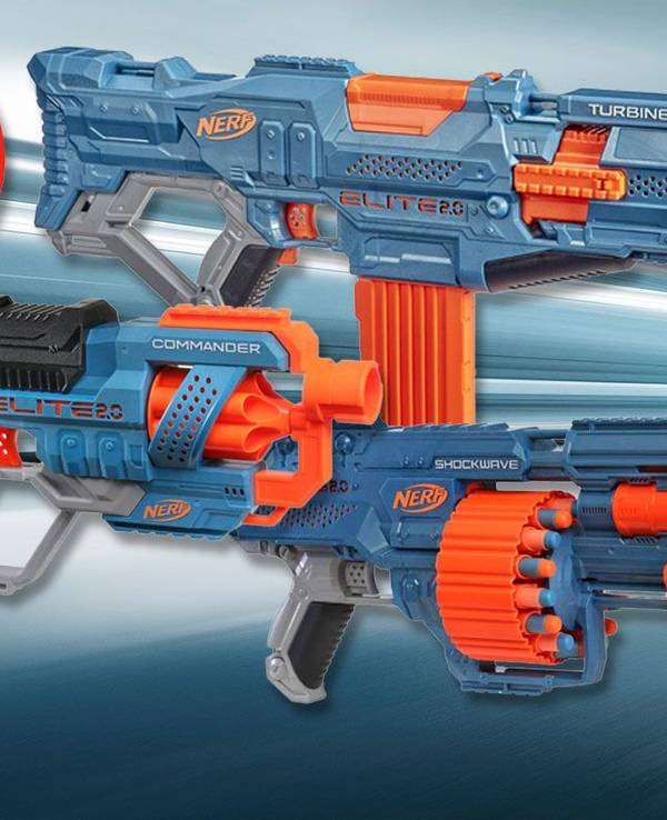 Verschiedene Modelle der Nerf Elite 2.0 Blaster.