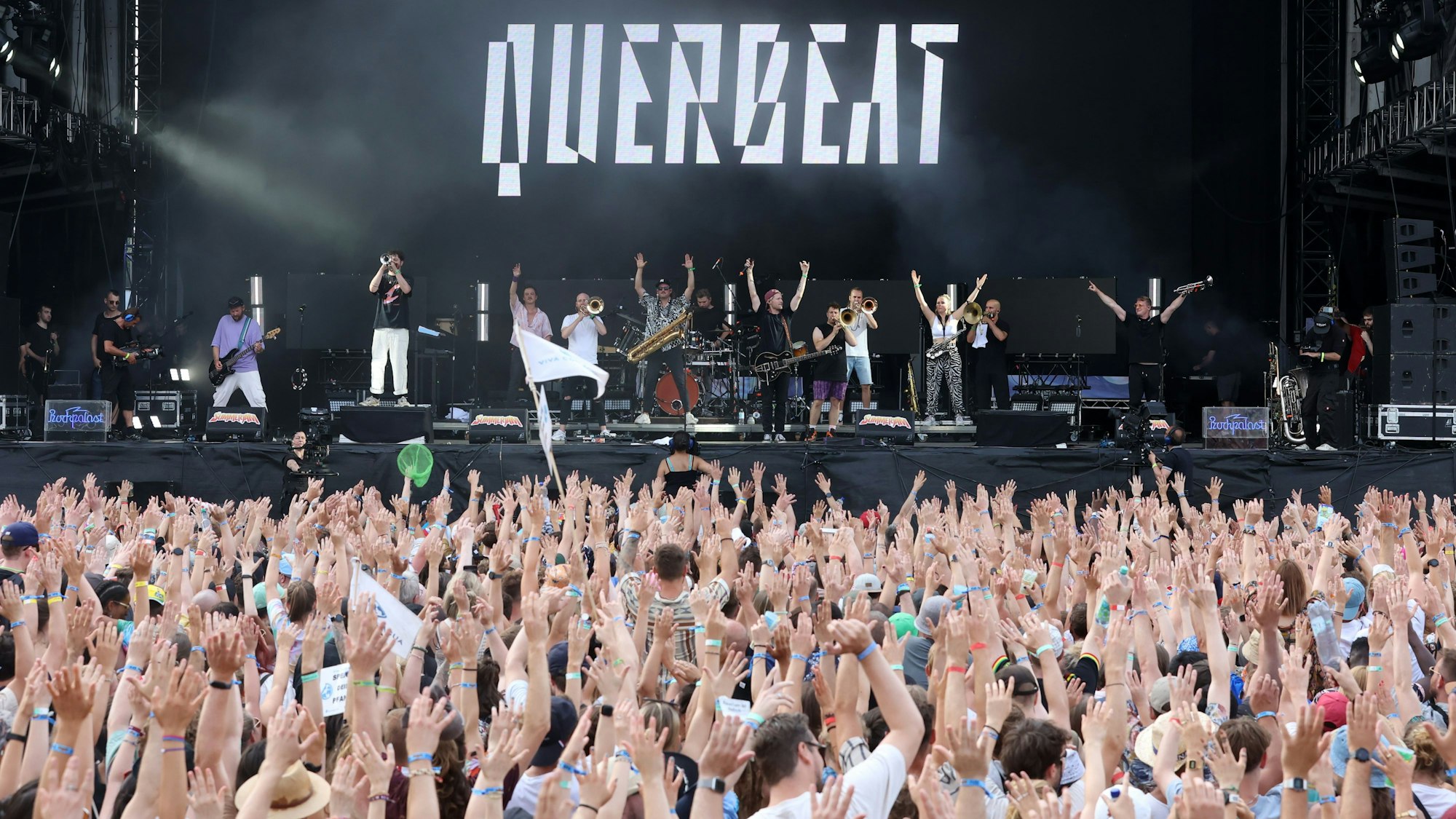 Querbeat
beim Auftritt auf der Bühne.