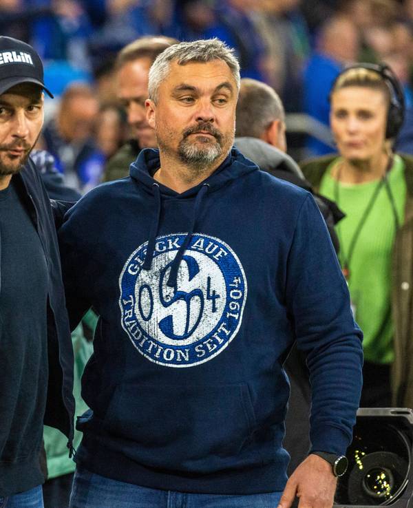 Sandro Schwarz steht neben Thomas Reis.