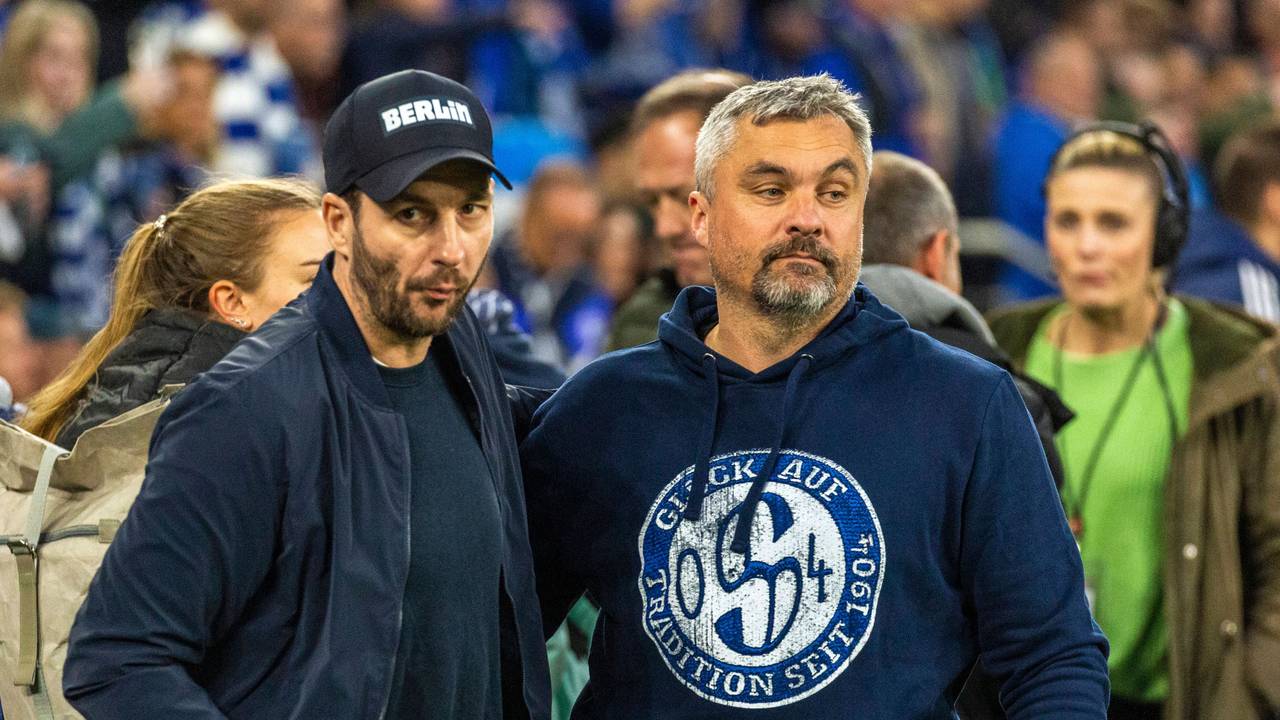 Sandro Schwarz steht neben Thomas Reis.