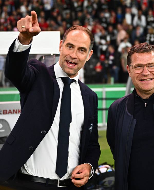 Oliver Mintzlaff und Max Eberl gucken vor dem DFB-Pokalfinale in die Kamera.
