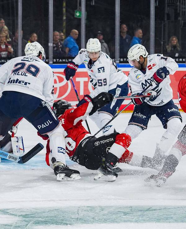 Heißer Kampf zwischen den Kölner Haien und Adler Mannheim am Samstagabend (30. September 2023)