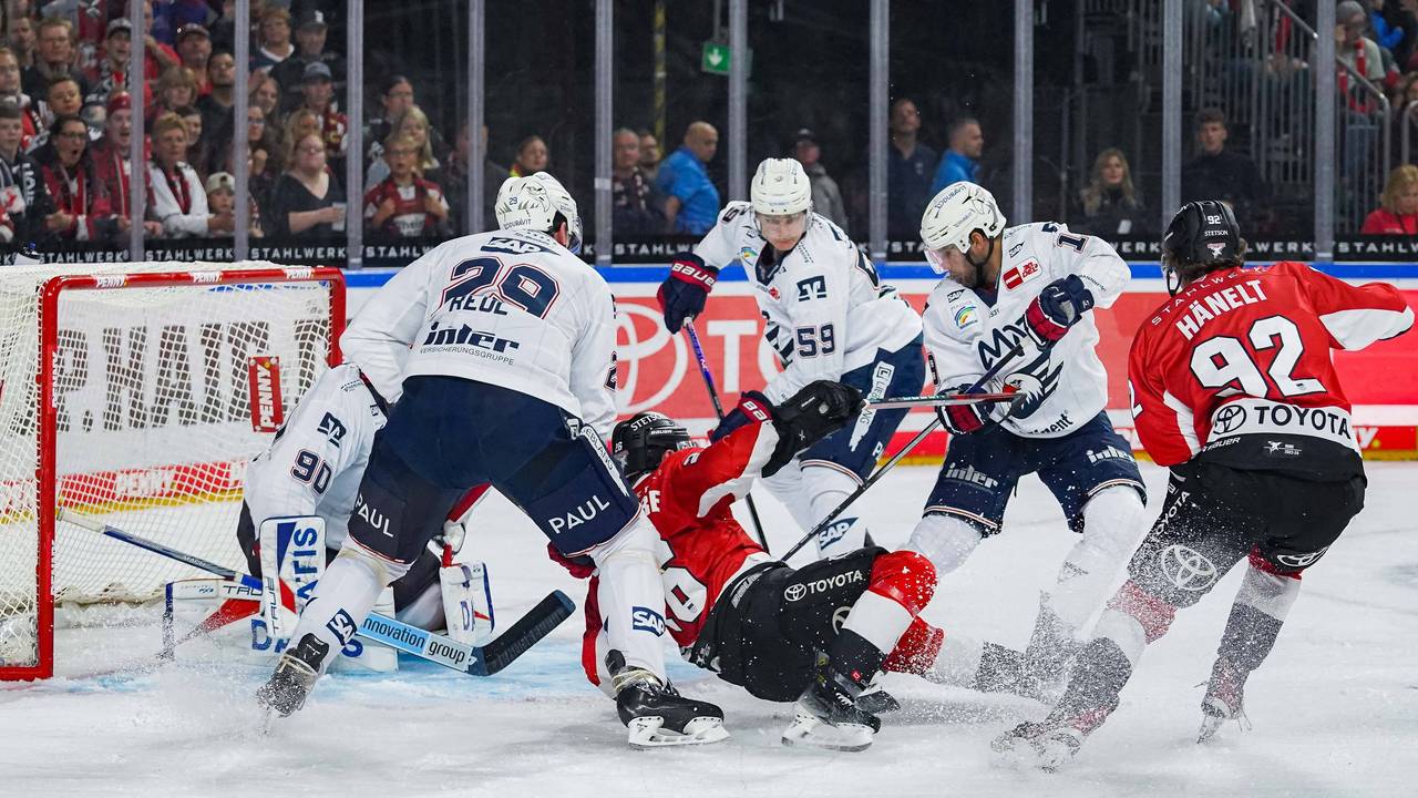 Heißer Kampf zwischen den Kölner Haien und Adler Mannheim am Samstagabend (30. September 2023)