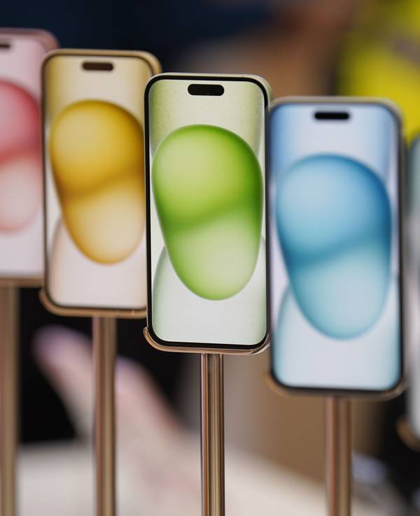 Das neue Apple iPhone 15 wird im Flagship-Store des Technologiekonzerns in der Regent Street ausgestellt.