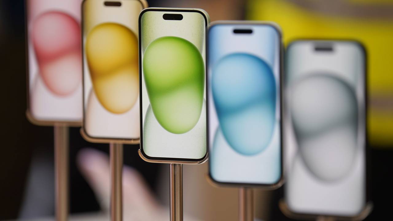 Das neue Apple iPhone 15 wird im Flagship-Store des Technologiekonzerns in der Regent Street ausgestellt.