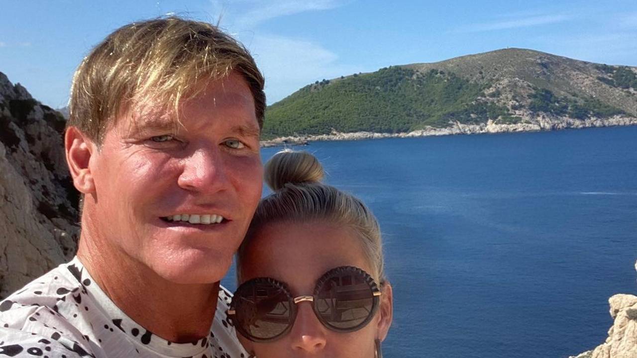 Steff Jerkel und Peggy Jerofke posieren für ein gemeinsames Foto.