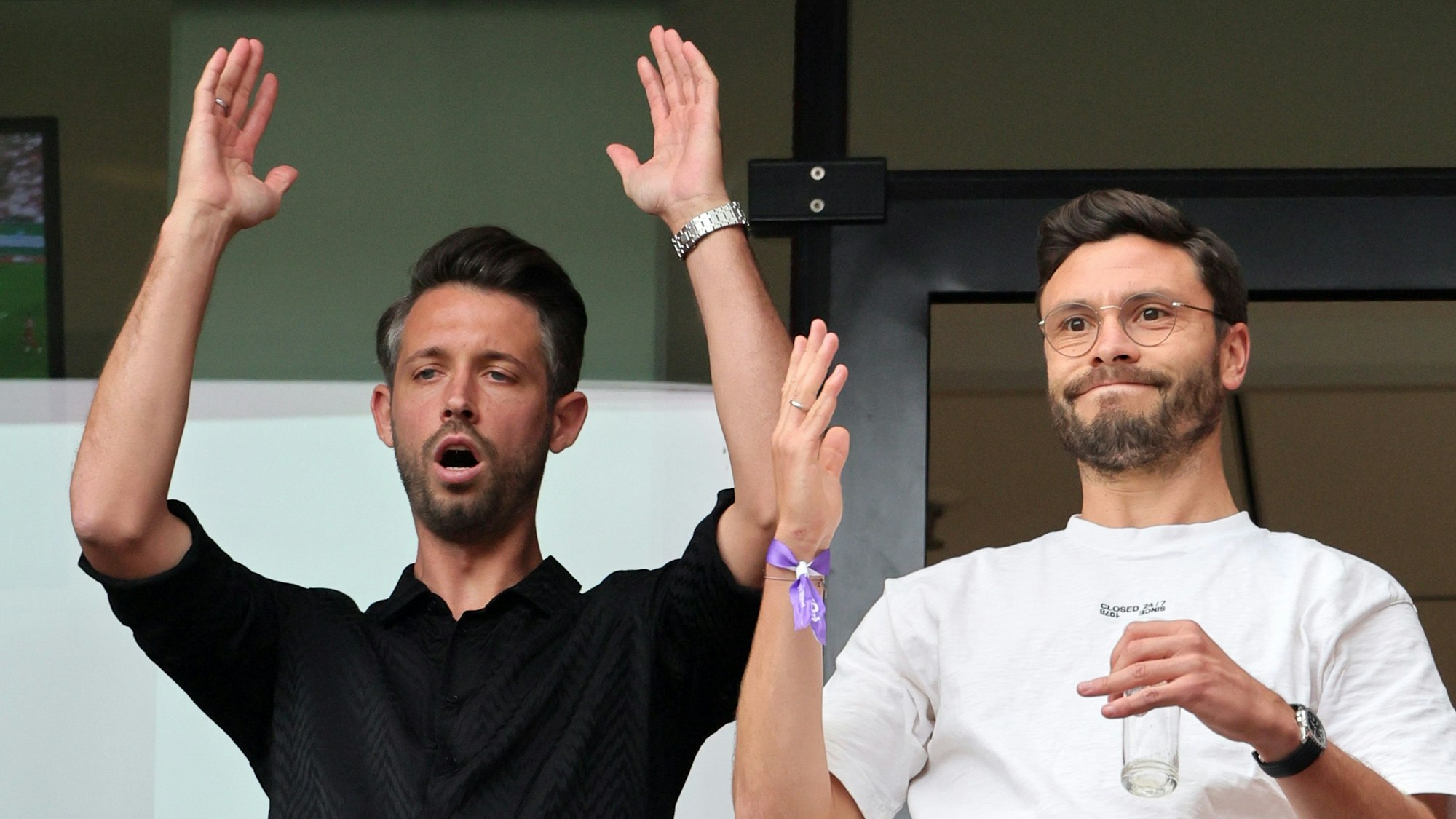 Ex-FC-Kapitän Jonas Hector (r.) gemeinsam mit Mark Uth bei der 0:2-Niederlage gegen den VfB Stuttgart am 30. September 2023.