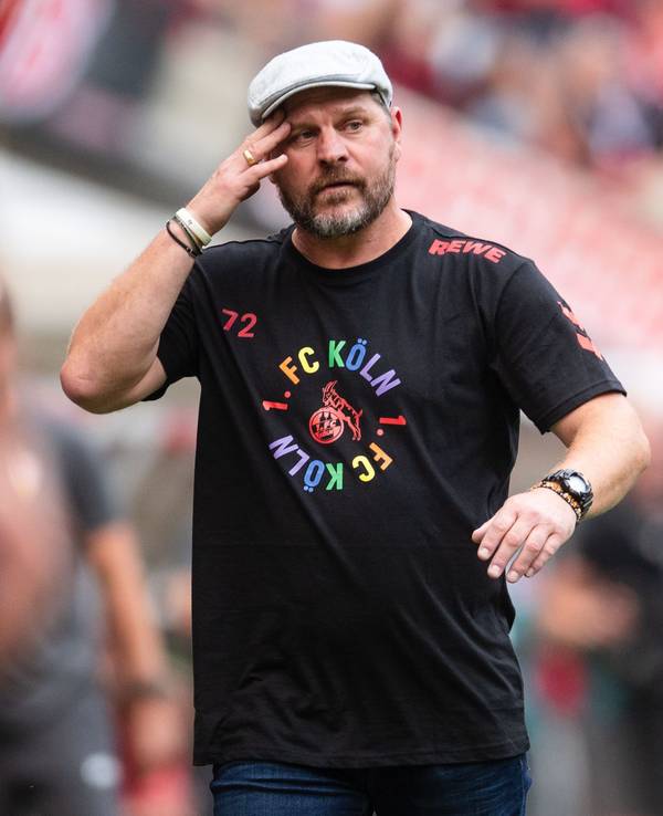 Kölns Trainer Steffen Baumgart reagiert an der Seitenlinie.