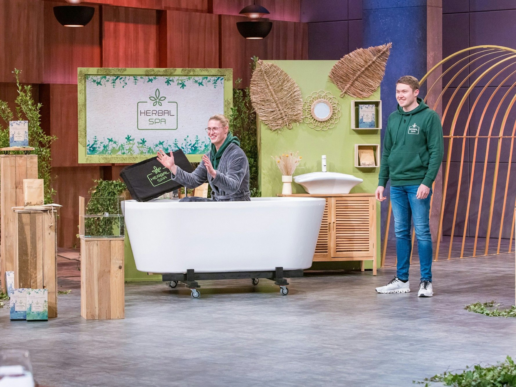 Thomas zusammen mit seinem Freund Daniel bei „Die Höhle der Löwen“.