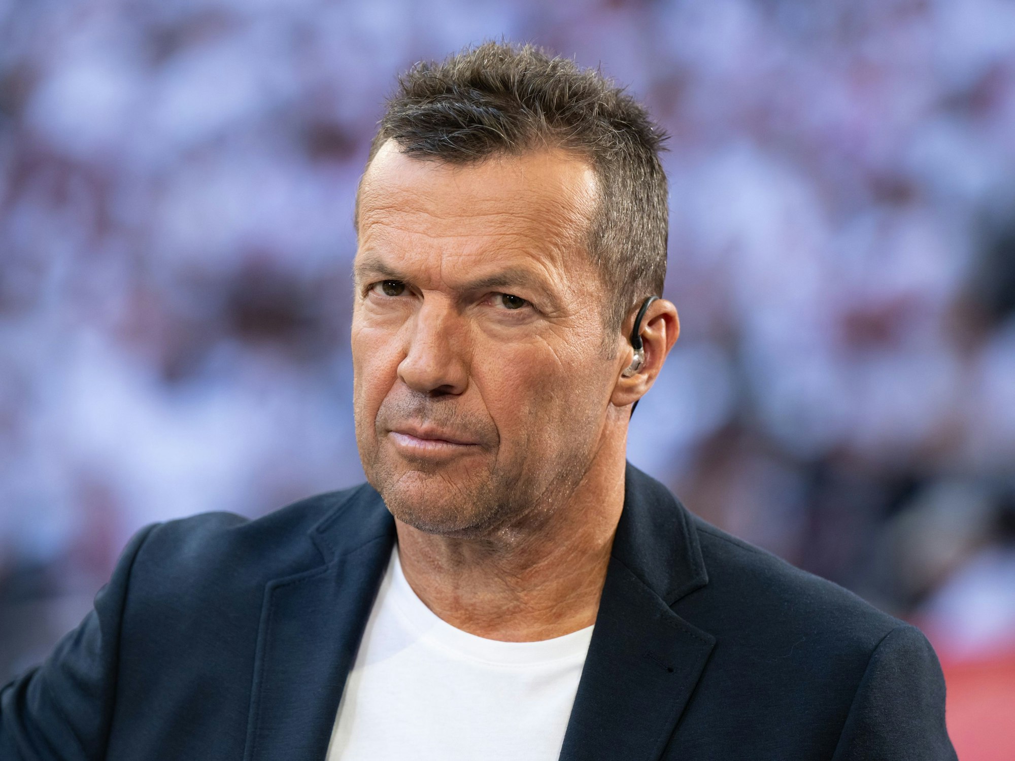 Lothar Matthäus, TV-Experte, kommt vor dem Spiel in das Stadion.