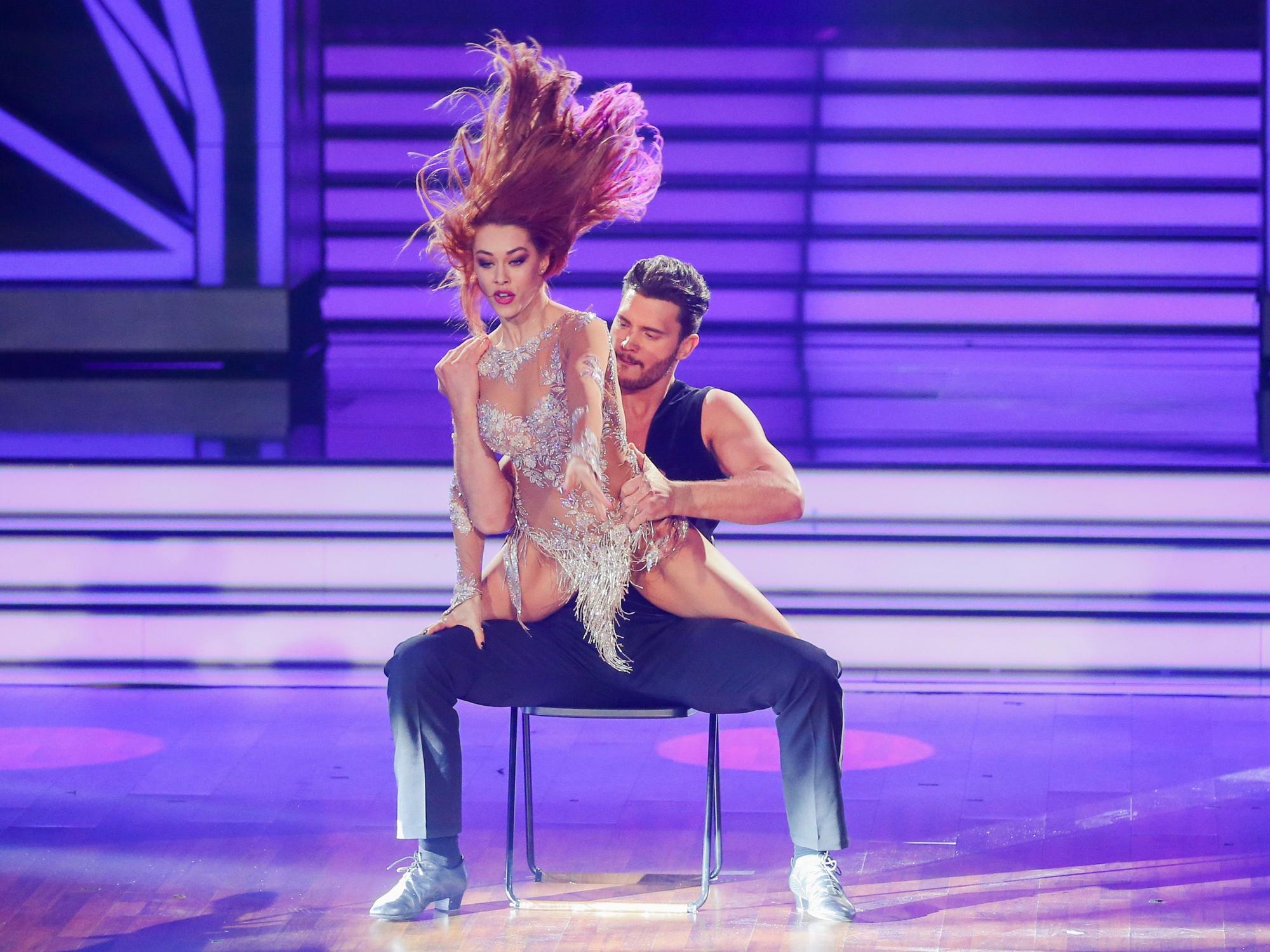 Schauspieler Béla Klentze und Profitänzerin Oana Nechiti tanzen in der RTL-Tanzshow „Let's Dance“.