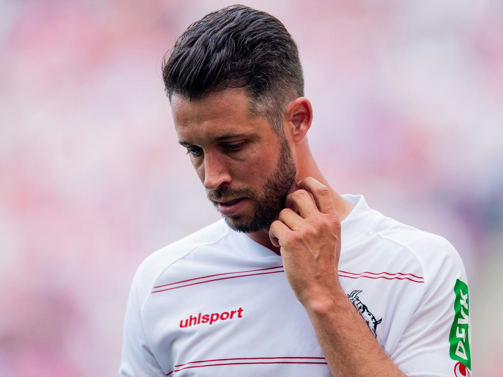 1. FC Köln Mark Uth auf dem Platz.