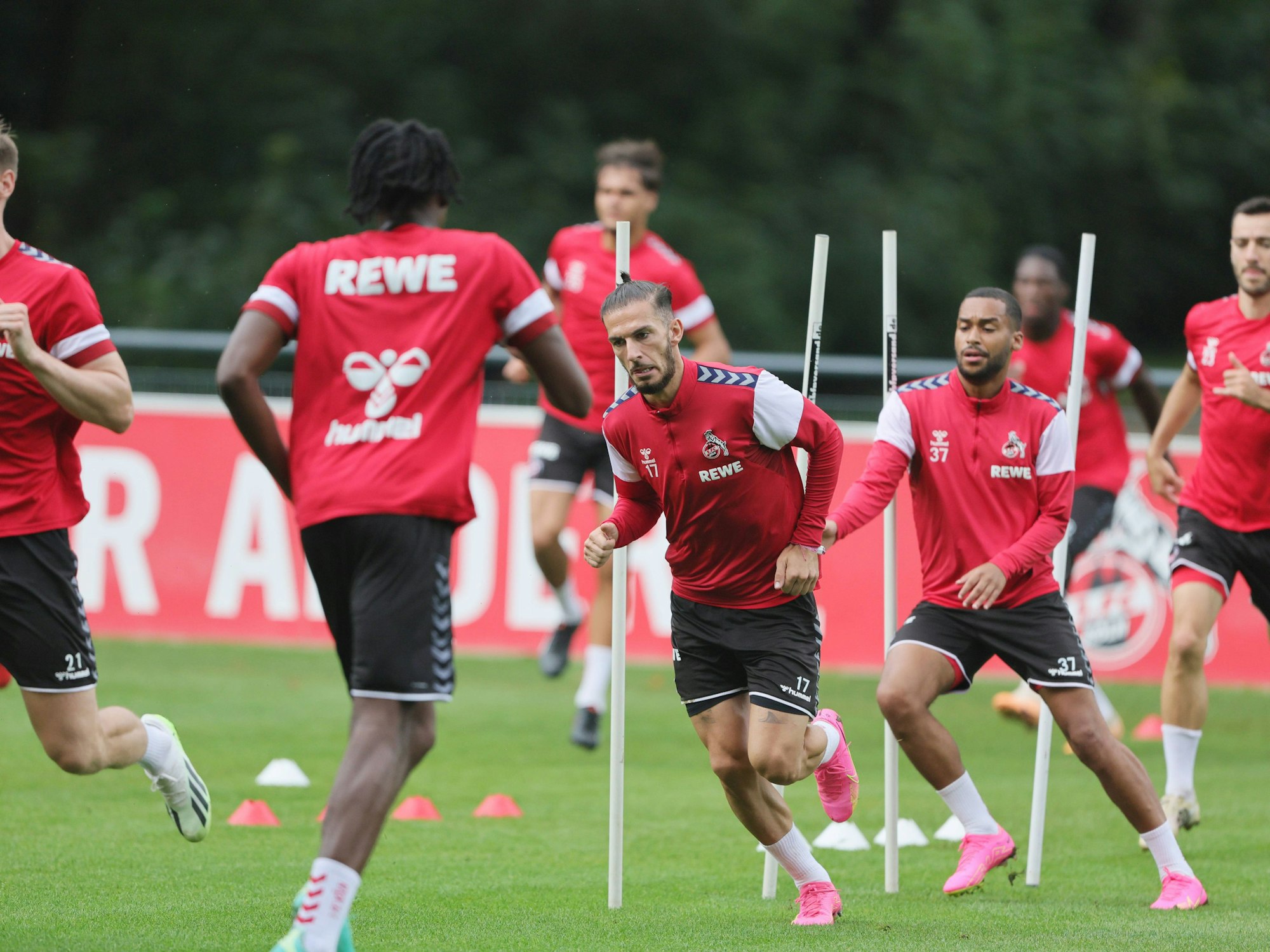 Leart Pacarada und Linton Maina im Training.