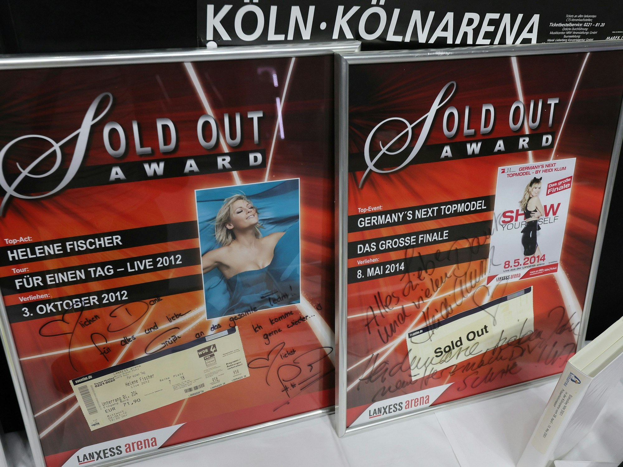 25 Jahre Lanxess-Arena, Pressekonferenz, ausgestellte Erinnerungsstücke.