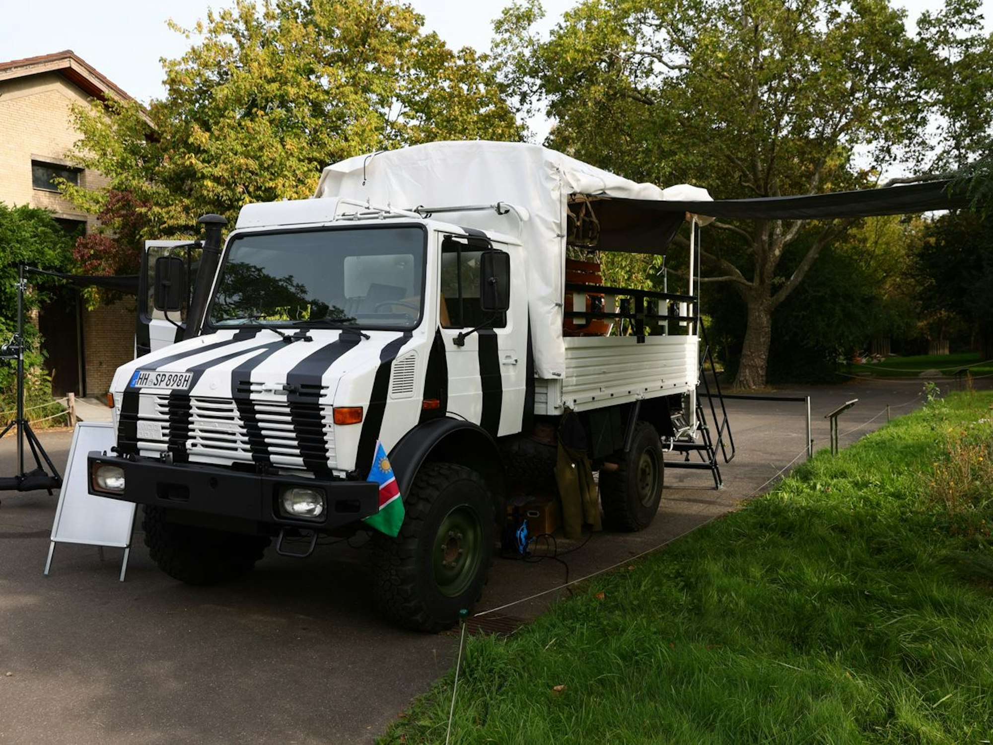 Der Safari-Truck im Kölner Zoo