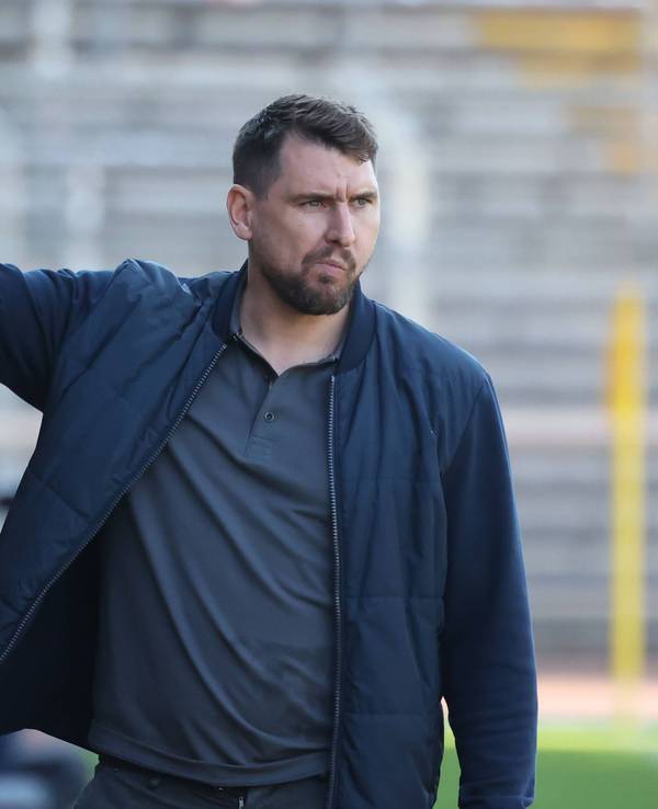 Patrick Helmes, hier am 24. September 2023 als Trainer in Siegen.