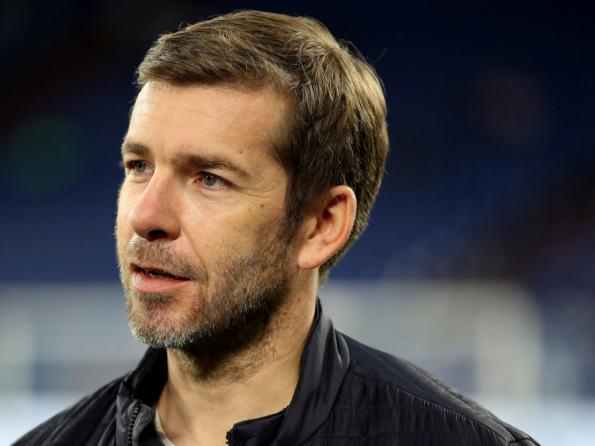 Kommentator Marco Hagemann vor einem Spiel.