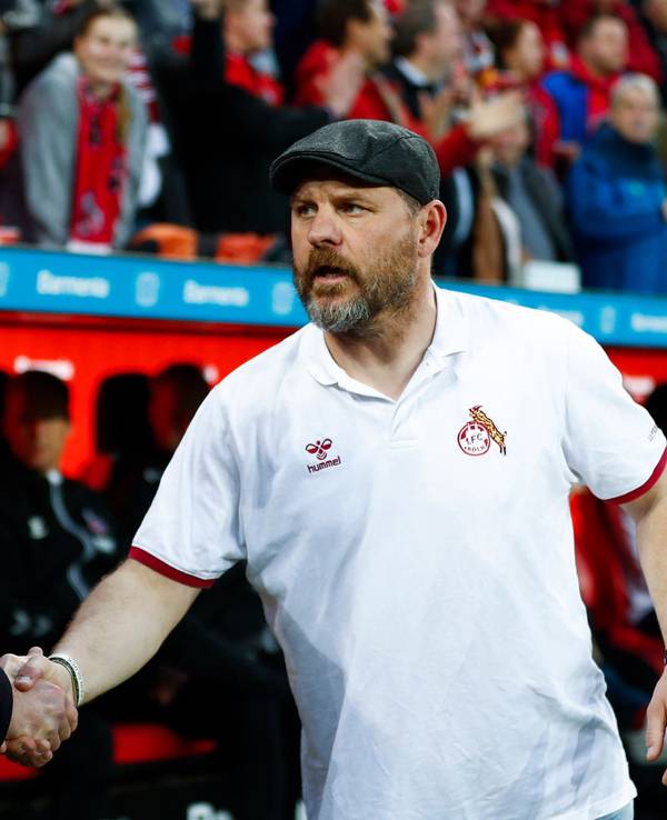 FC-Trainer Steffen Baumgart (r.) gemeinsam mit Leverkusen-Coach Xabi Alonso vor dem Kölner 2:1-Sieg am 5. Mai 2023.