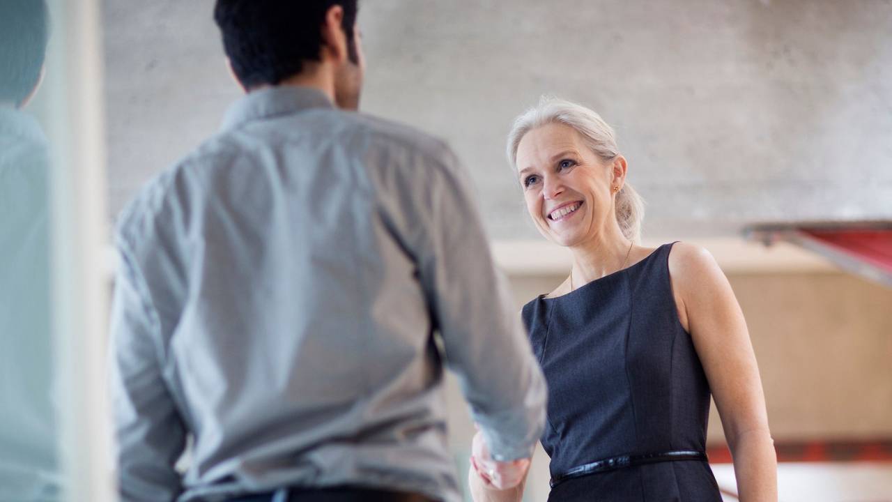 Junge Männer kommen beim Casual Dating auf ihre Kosten