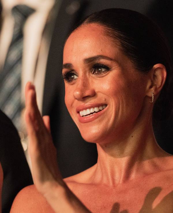 Herzogin Meghan, Ehefrau von Prinz Harry, applaudiert.