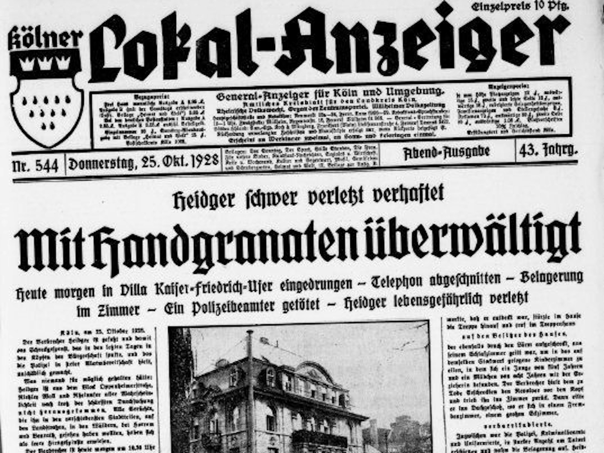 Zeitungsseite, auf der über einen gelösten Kriminalfall berichtet wird.