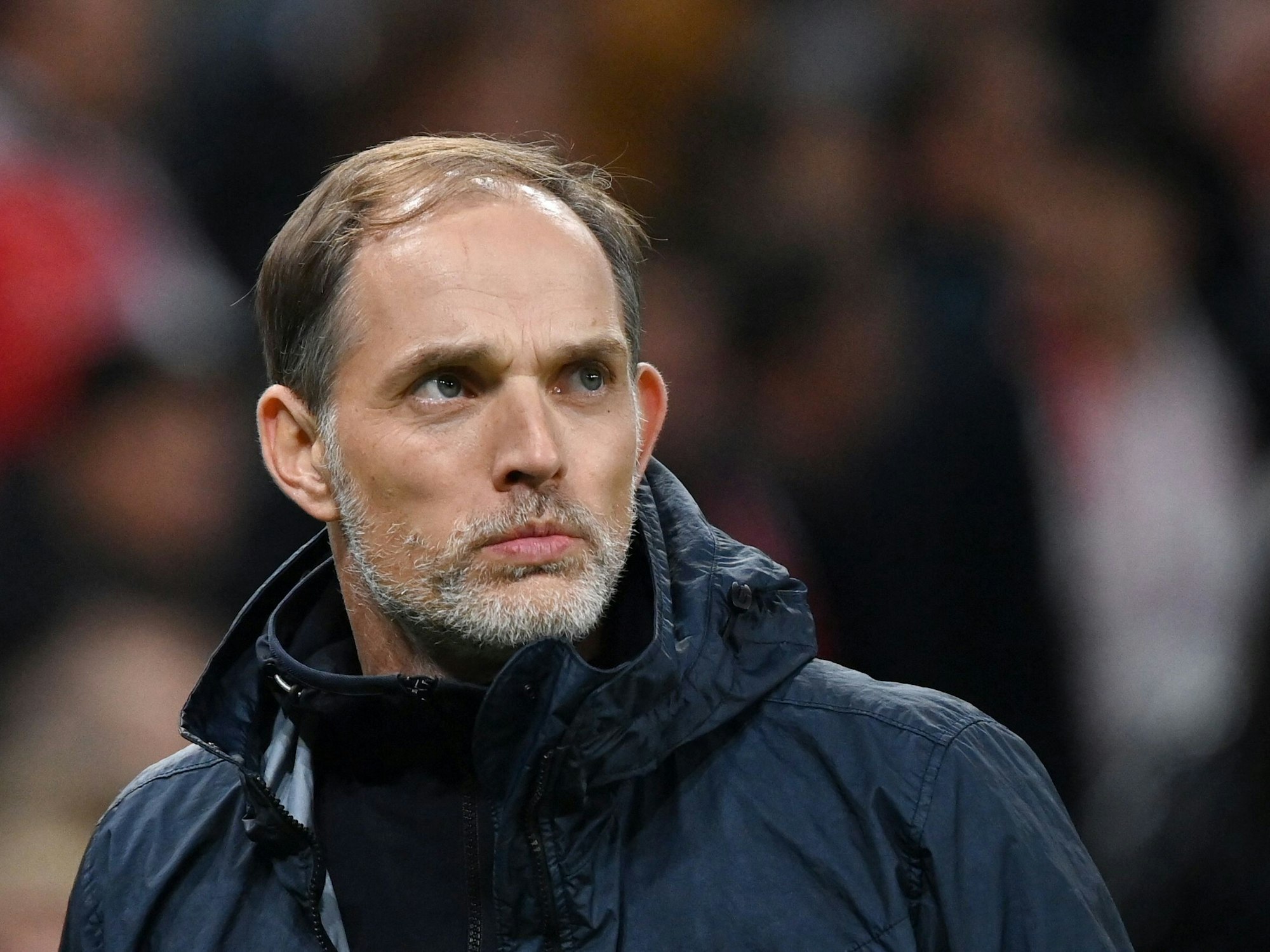 Thomas Tuchel an der Seitenlinie in Aktion.