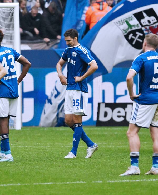 Timo Baumgartl, Assan Ouedraogo, Marcin Kaminski und Derry John Murkin vom FC Schalke 04 sind bedient.