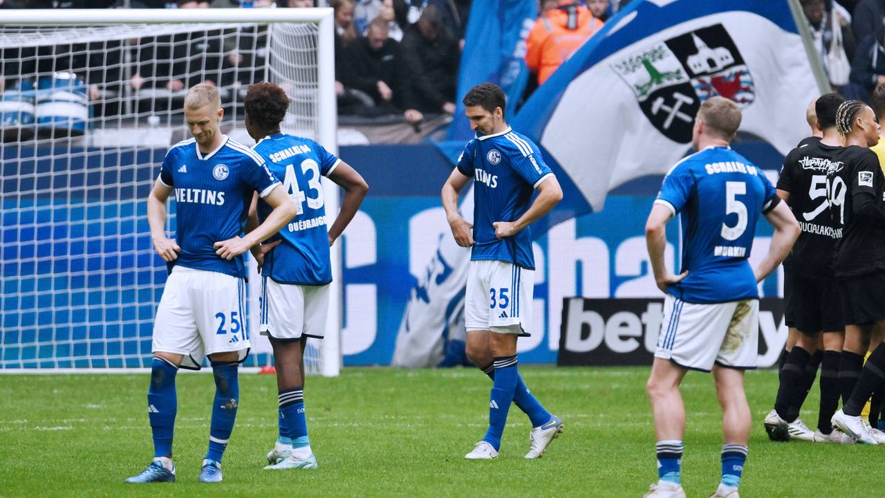 Timo Baumgartl, Assan Ouedraogo, Marcin Kaminski und Derry John Murkin vom FC Schalke 04 sind bedient.