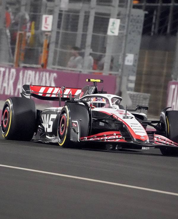 Nico Hülkenberg aus Deutschland vom Team Haas ist auf der Strecke in Doha unterwegs.
