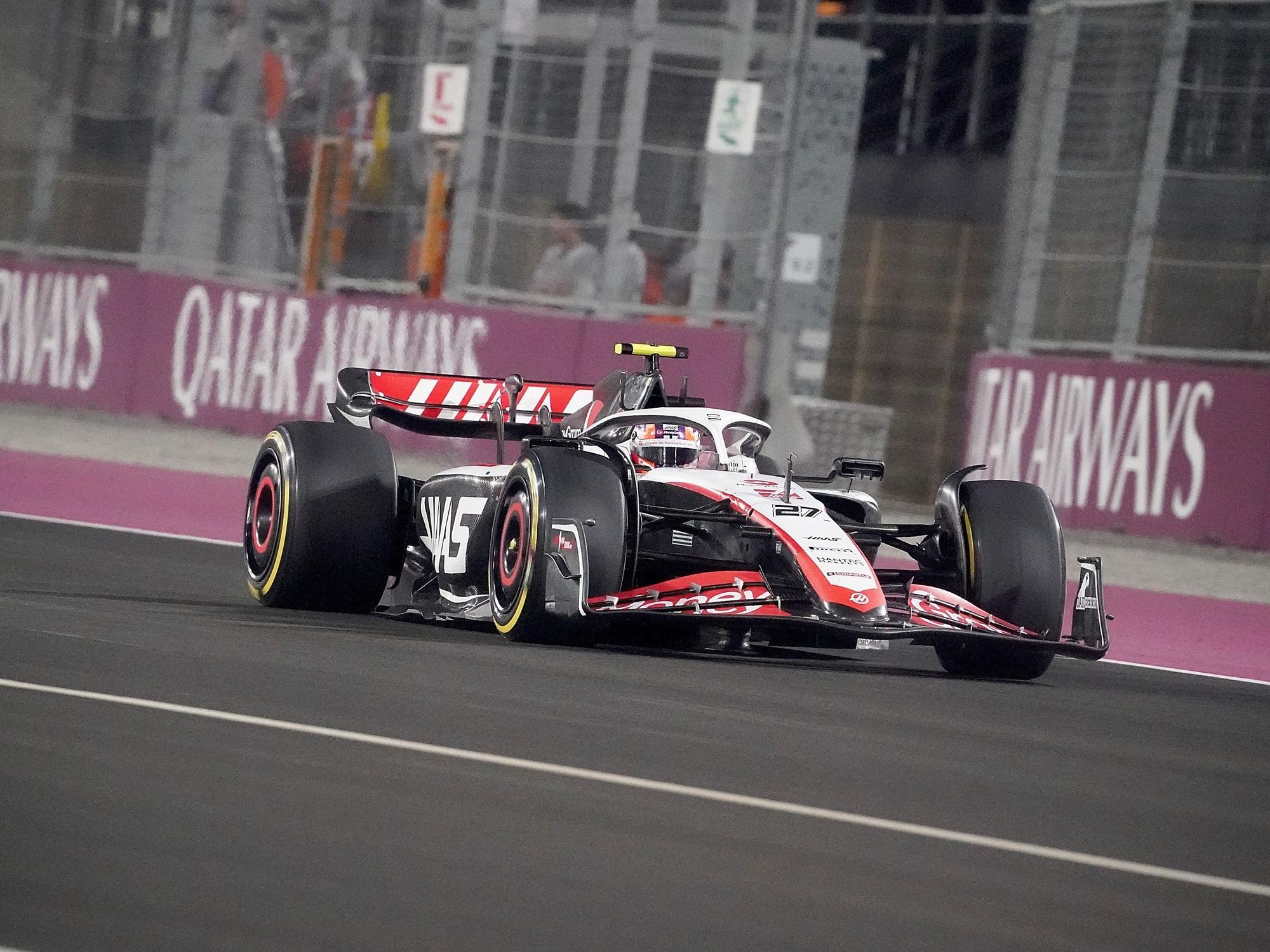 Nico Hülkenberg aus Deutschland vom Team Haas ist auf der Strecke in Doha unterwegs.