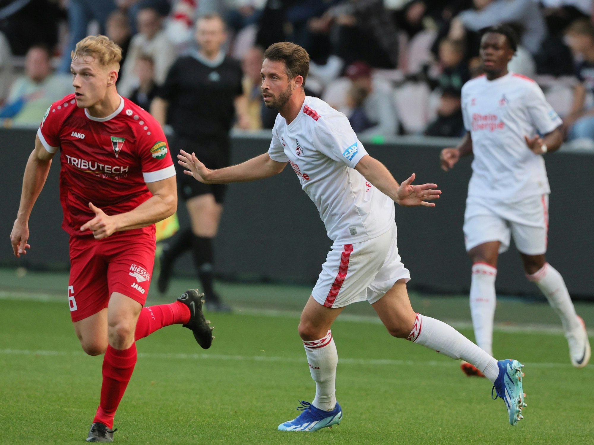 Mark Uth beim Spiel der U21 des 1. FC Köln auf dem Rasen.