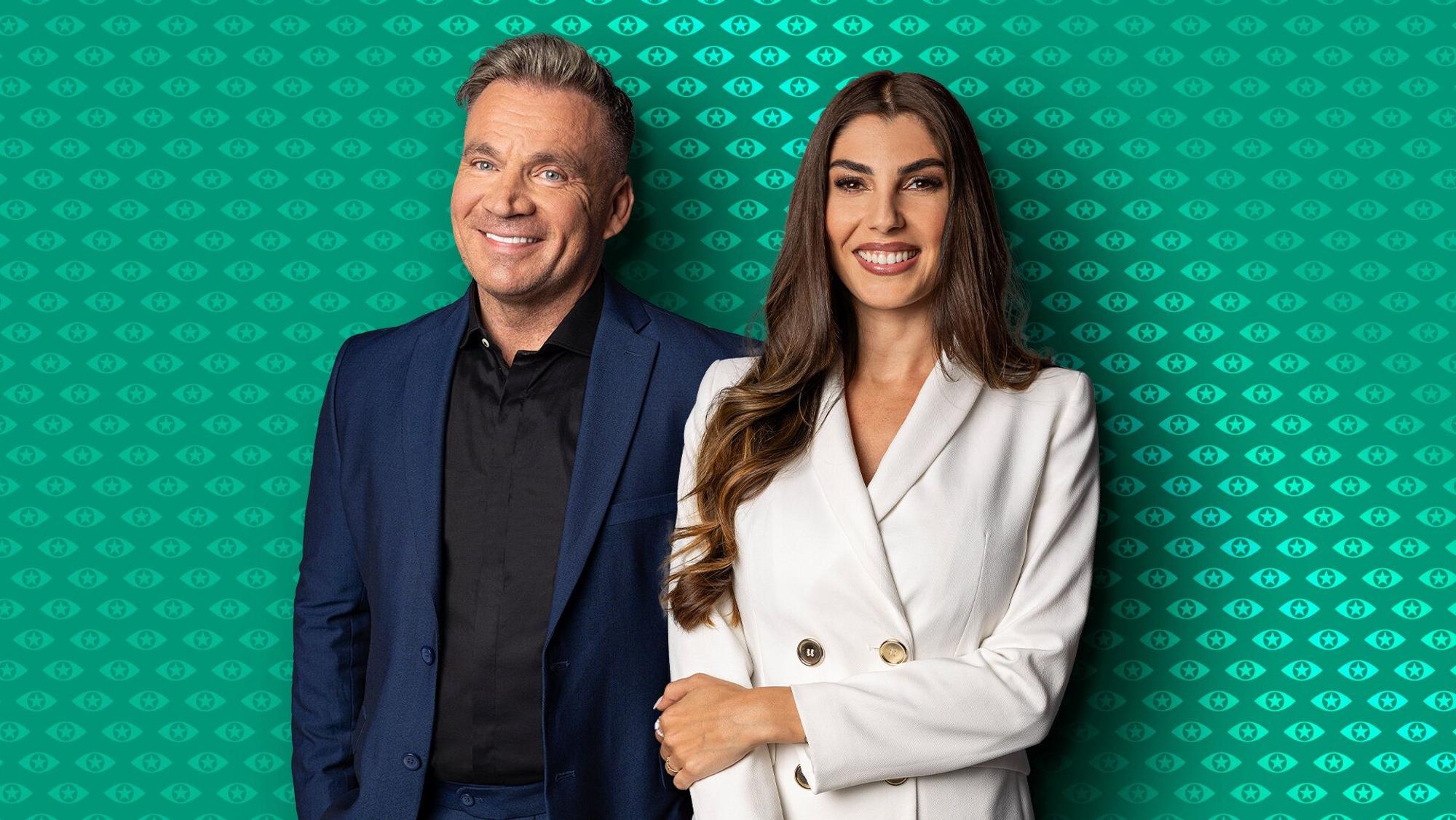 Peter Klein und Yeliz Koc lachen auf einem Foto.